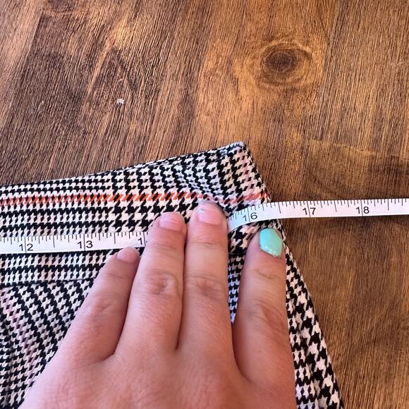 Just Female Amalie Houndstooth Shorts Size Medium Black Pink Orange Cream - Picture 8 of 13